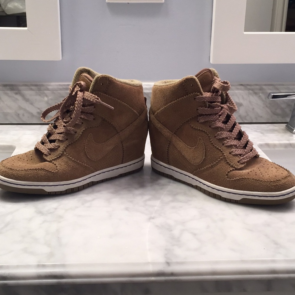 Nike canvas wedge gym shoes